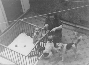 Marianne Hulsing bij de familie de Roos-Konijn (1939)